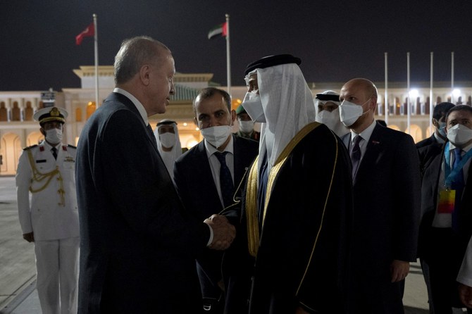 トルコの大統領はアブダビ国際空港の大統領専用ターミナルで、シェイク・マンスール・ビン・ザーイド・アール・ナヒヤーン副首相兼大統領府担当大臣に見送られた。(WAM)