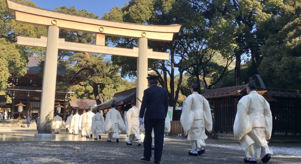 金曜日、1966年に制定された建国記念の日を祝し、多くの日本人が東京都心の歴史的な明治神宮を参拝した。(ANJP Photo)