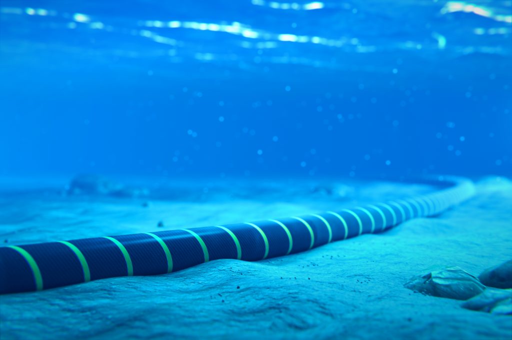 住友電工、UAE向け超高圧海底ケーブルを受注 (Shutterstock)
