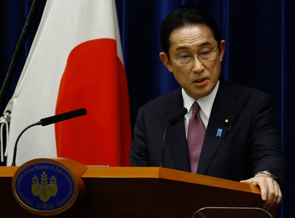 岸田首相はまた、日本銀行が2%のインフレ目標達成の努力を続けることを期待すると国会で語った。(AFP)