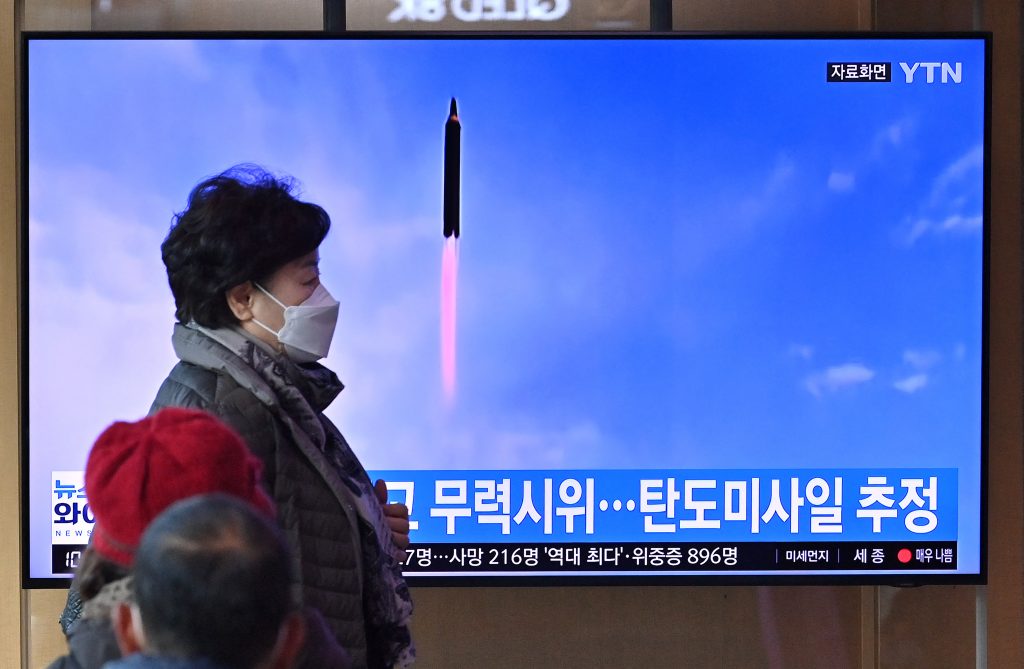 同省は、２回の発射の飛距離はいずれも約３００キロと発表していた。(AFP)