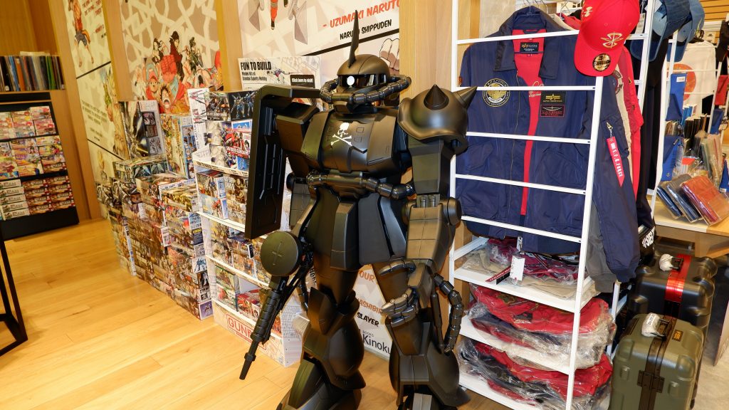アブダビの紀伊國屋書店の担当者はアラブニュース・ジャパンの取材に対し、これまで入手できなかった人たちにチャンスを提供するため、ドバイモールの店舗からSTRICT-G製品を持ち込んでいると話した。(ANJP)