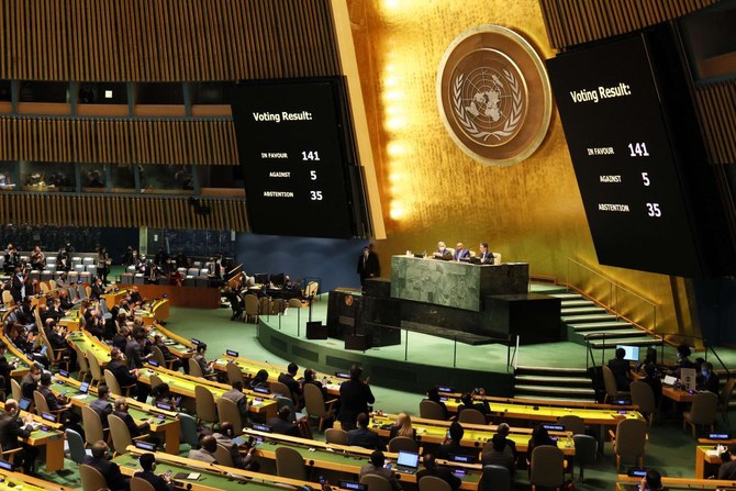 国連総会は第11回緊急特別会合を引き続き開催し、ウクライナ軍事侵攻に対してロシアを非難する決議案の投票を行った。(AFP)