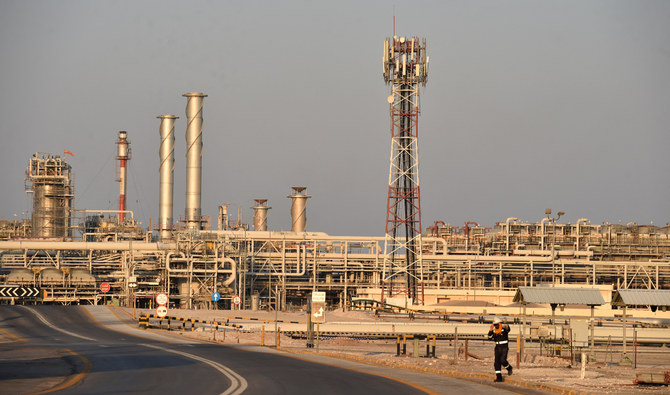 2019年9月、サウジアラビアのアブカイクとフライスにある石油施設がミサイル攻撃を受けた。（AFP通信/ファイル）