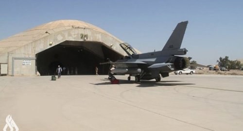 イラク政府関係者によると、4発のロケット弾がイラクのバラド空軍基地周辺の空き地に落下したが、被害はなかったという。(INA)