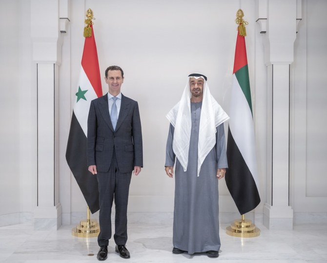 シリアのバッシャール・アサド大統領を迎えるアブダビのシェイク・ムハンマド・ビン・ザーイド皇太子。（WAM）