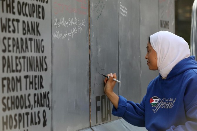 水曜日、世界中の学生たちが自分の大学に対して、イスラエルの戦争犯罪と人種差別に加担する企業への投資を止めるよう訴えた。（フレンズ・オブ・アルアクサ提供）