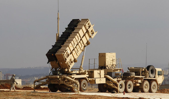 アシール地方南部のハミース・ムシャイトにあるサウジ防空軍の基地に配備されているパトリオットミサイル（日付なし）。（資料/SPA）