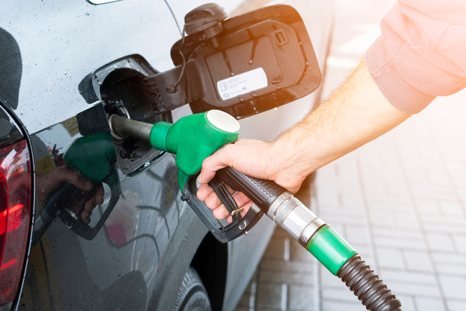 原油価格は下落後も高止まりしている（Shutterstock)