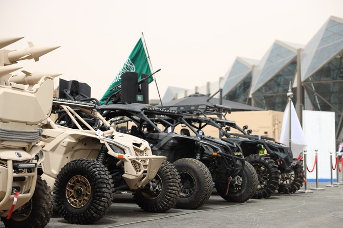 先日リヤドで開催された世界防衛展覧会で展示された現地生産の軍用車両。サウジアラビアは、防衛分野を国産化するためにいくつかの施策を講じている。AN写真