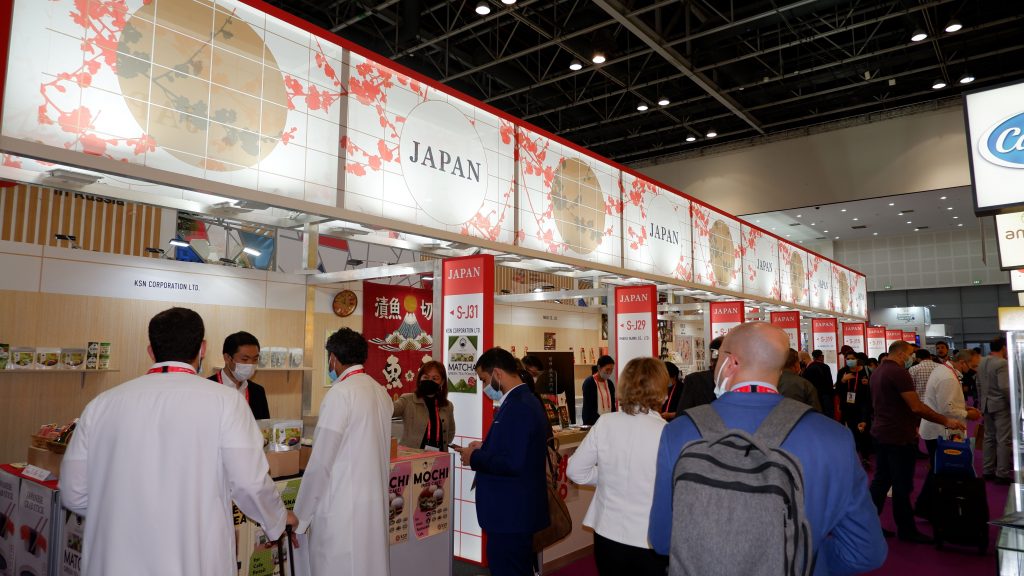 日本パビリオンでは、21社以上の出展者がさまざまな食品や飲料を紹介した。