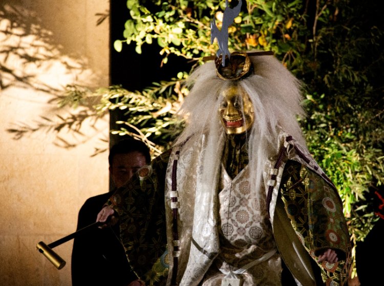 能、『小鍛冶』(写真:Yamato Ikehara、YukiTsuji+Plants Sculpture Studio Inc.)