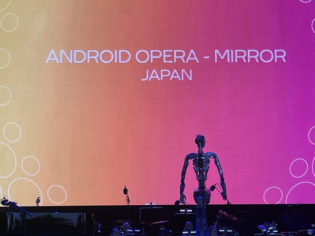 2022年3月3日にドバイ万博のステージで初披露されたAndroid Opera®︎ 『MIRROR』。（ANJ写真）