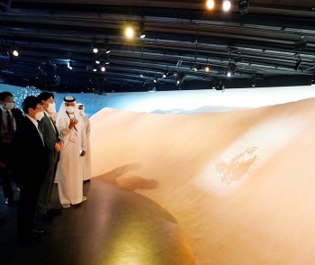 2022年3月20日、UAE館を訪問する林外務大臣。(Supplied)