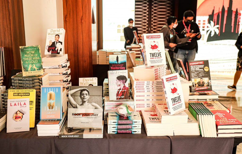 毎年開催されるこの文化の祭典は、世界有数の文学イベントとして、UAEや世界各国の著名文学者が登場する。今回は180人以上の登壇者が集まった。