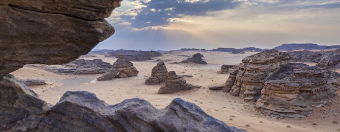 キディアのテーブルマウンテン、アル・ウラーの遺跡、タブークの自然の驚異など、サウジアラビアは世界中の映画製作者に多くのものを提供している。（提供）