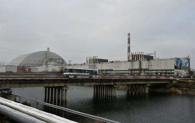 電力がなければチェルノブイリ原発内の換気システムも動かすことができず、スタッフが危険なレベルの放射線に曝されることになる。(AFP)