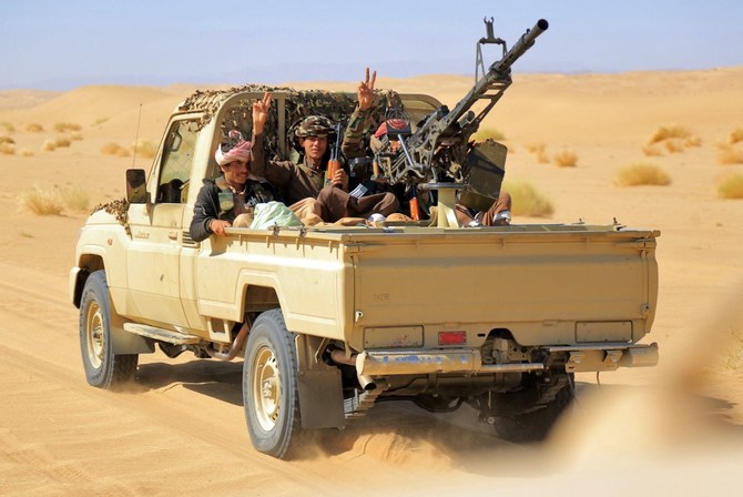 イエメン北東部のマアリブ県でフーシ派と対峙するアルジャウバ前線。イエメン政府に忠誠を誓う戦闘員たちが配備されている。(ファイル/AFP)