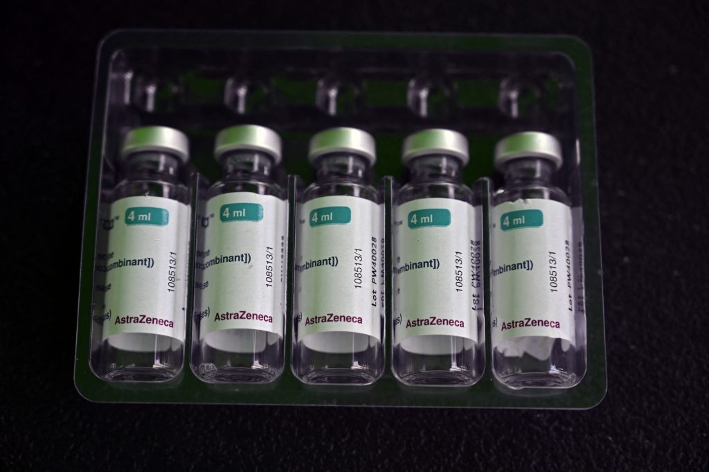 日本における新型コロナウイルス感染症のワクチン接種とブースター接種については、これまでファイザー社とモデルナ社が開発したmRNA型ワクチンへの依存度が圧倒的に大きかった。（AFP）