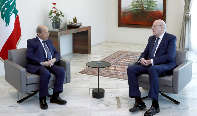 2022年3月30日、レバノンのミシェル・アウン大統領は、ナジーブ・ミカティ首相とバアブダの大統領宮殿で会談を行った。（ロイター）