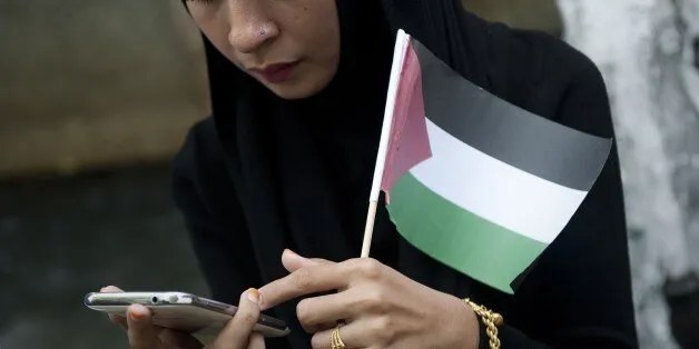 パレスチナ人はアカウント停止に屈することなく、どんどんTikTokにシフトしており、イスラエルを怒らせている。(AFP/File Photo)