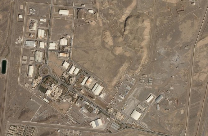 上、2022年3月14日のイランのナタンズ核施設の画像　(Planet Labs PBC提供、AP通信経由)