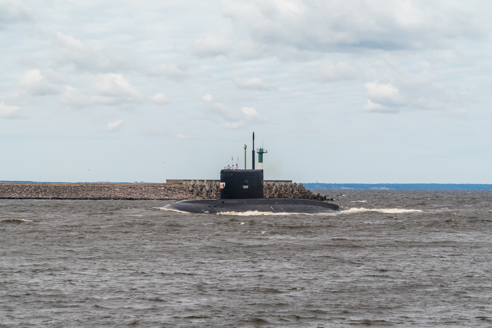 演習では、潜水艦「ペトロパブロフスクカムチャツキー」と「ボルホフ」が敵の艦艇を想定した目標にミサイルを発射。(Shutterstock)