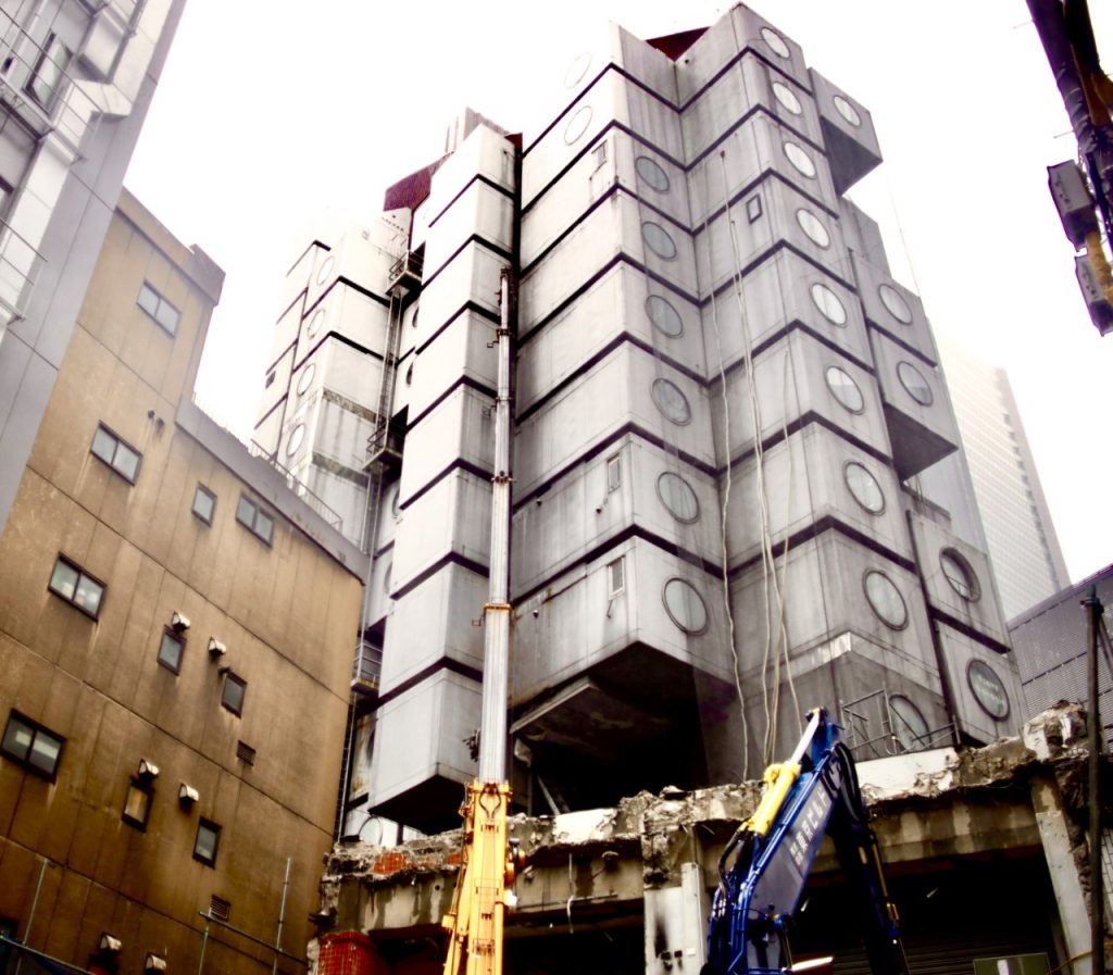東京に今も輝く「中銀カプセルタワー」解体工事始まる (ANJP)