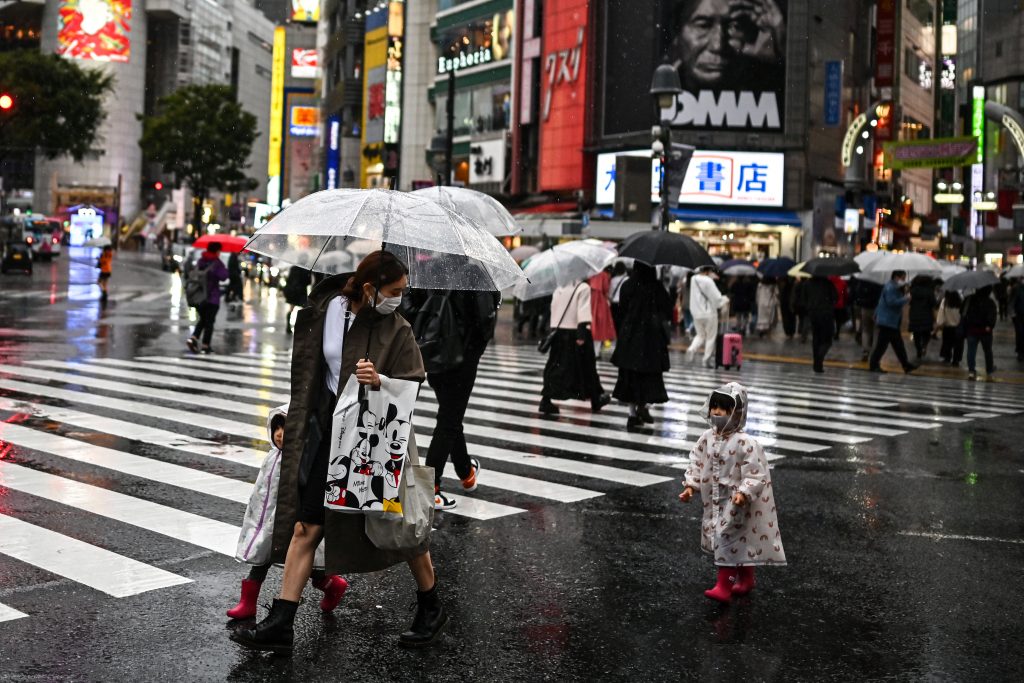 内訳は男子が７５１万人、女子が７１５万人。総人口に占める子どもの割合は１１．７％で４８年連続で低下した。(AFP)