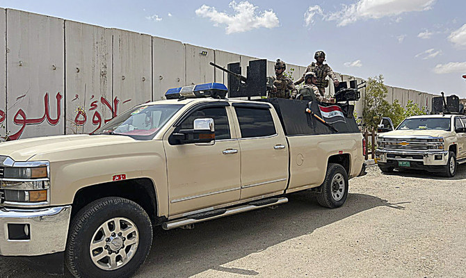 イラク軍は武装集団排除のため、シンジャール地区で攻撃を開始している。(AP)