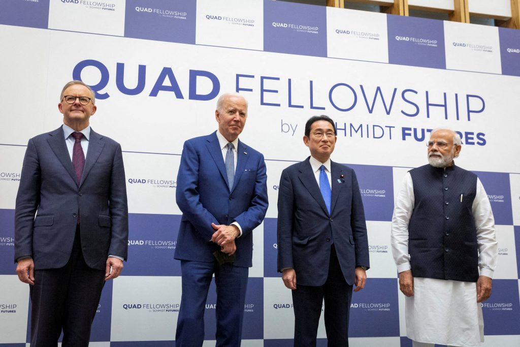 2022年5月24日、東京での日米豪印フェローシップ創設記念行事に出席するアンソニー・アルバニージー豪首相、ジョー・バイデン米大統領、岸田文雄首相とナレンドラ・モディ印首相（File photo/Reuters）