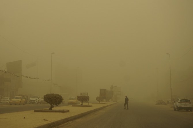 砂嵐の影響で、1000人以上のイラク人が呼吸障害により入院した。(AFP)