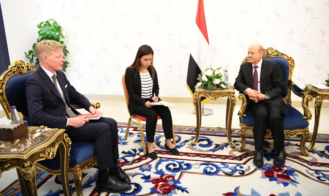 2022年5月10日、イエメンの大統領指導評議会議長ラシャド・アル・アリミ氏は国連イエメン担当特使のハンズ・グランドバーグ氏とイエメンのアデンで会談した。（ロイター）