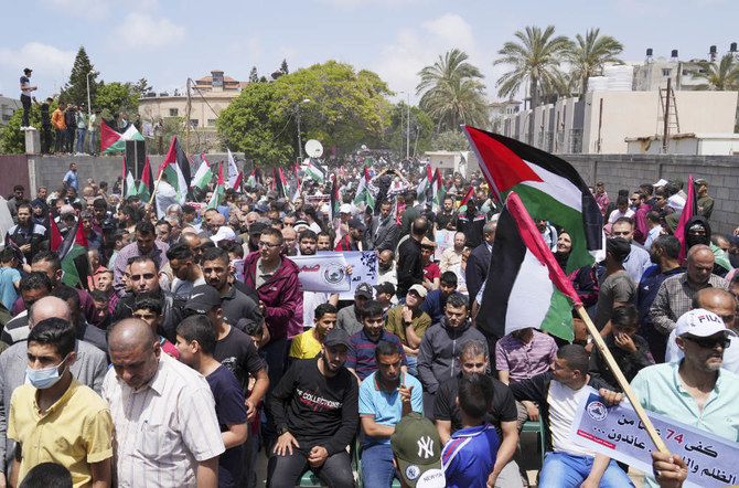 パレスチナ人が「ナクバ」と呼ぶ、1948年のイスラエル建国をめぐる戦争で難民となった出来事から74年の記念日を迎え、パレスチナ人たちは15日にガザ市で行われた集会に参加している。（AP）