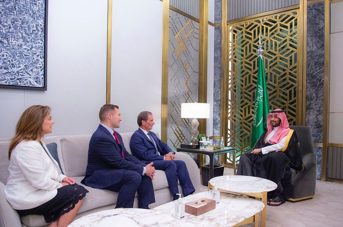 サウジアラビアのムハンマド・ビン・サルマン皇太子は24日、米国議会議員の代表団を迎えた。（国営サウジ通信）