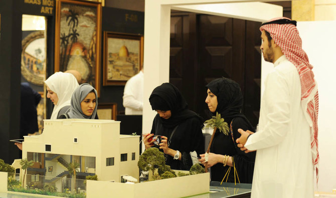 タムヒール・プログラムは、職場での実践的なトレーニングを通じて、サウジアラビア国民が労働市場で必要とされる専門知識や技能を習得できるようにすることを目的としている。(AFP)