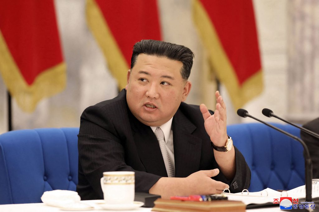 今年に入って定期的にミサイル発射実験を行っている北朝鮮は、このような演習は政権転覆を目的とする戦争への準備だと改めて主張した。(AFP)