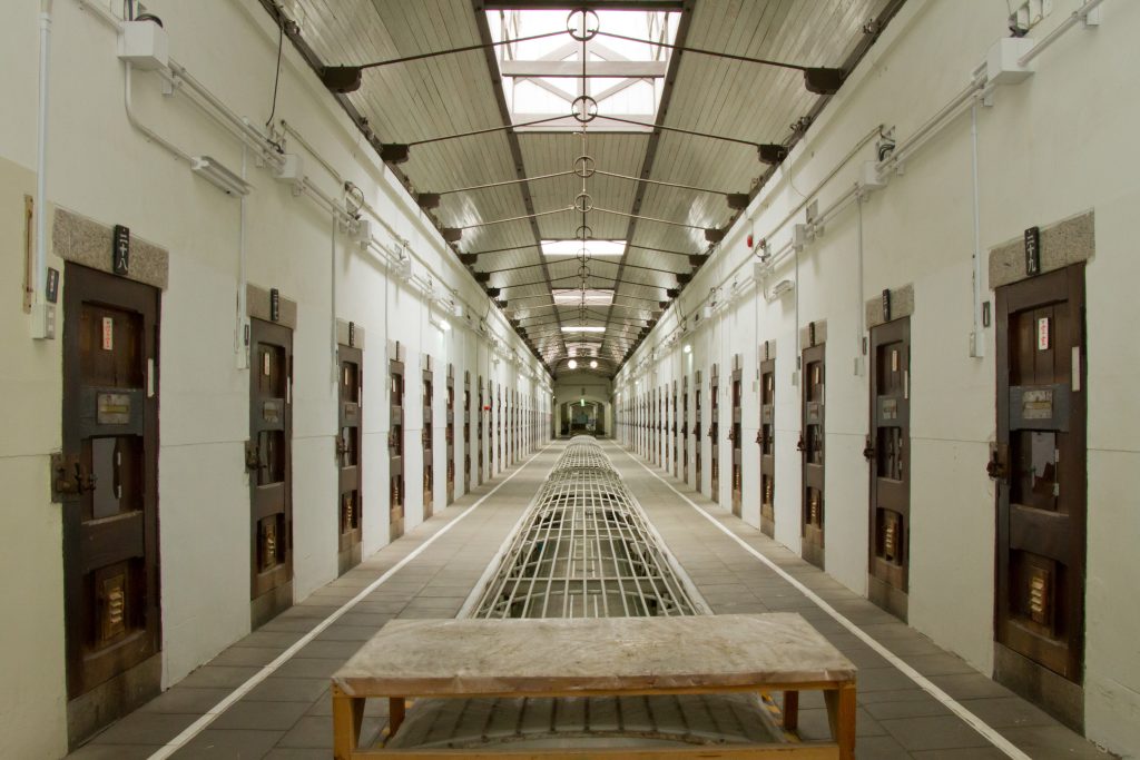 この旧監獄は山下啓次郎氏によって設計され、主に囚人によって建設された赤レンガの歴史的建造物である。公式ウェブサイトによると、今日「明治五大監獄」の1つとして世に知られているということである。  (旧奈良監獄)