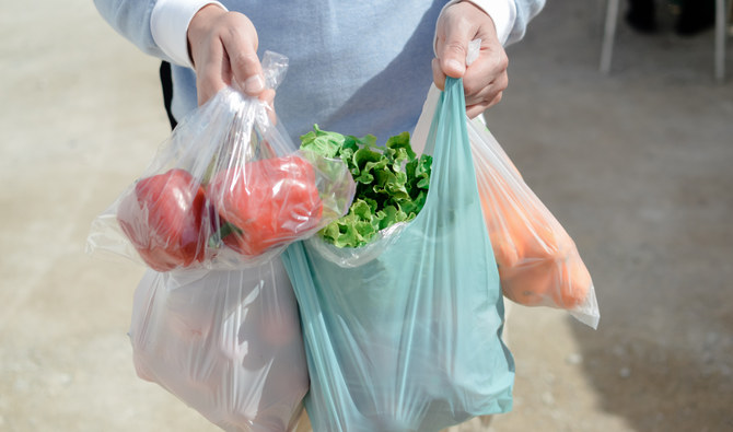 医薬品用やスーパーマーケットでの農産物用、ゴミ袋、それにブランド名の入った大きな袋は対象外。（Shutterstock）
