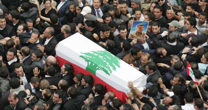 今年3月、ラフィク・ハリーリ元レバノン首相と他の21人が死亡したレバノンの2005年の爆弾攻撃事件をめぐり、事件に関与した罪を問われたヒズボラのメンバーの被告2人が有罪判決を受けた。（AFP）