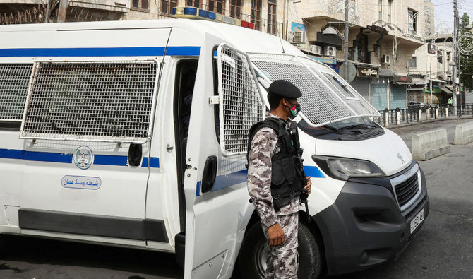 ヨルダンのアンマン市中心部で警備を行うヨルダン警察。(ロイター)