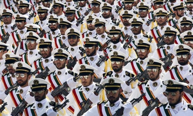 2011年9月、テヘランで行われたイラン・イラク戦争記念パレードで行進するイスラム革命防衛隊海軍(IRGCN)の隊員たち。(ロイター)