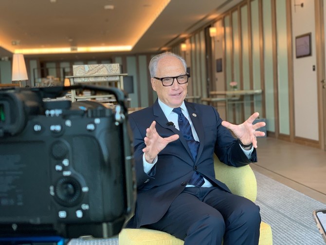 アラブニュース(AN)の取材に応じるDGDAのCEO、ジェリー・インゼリロ氏。