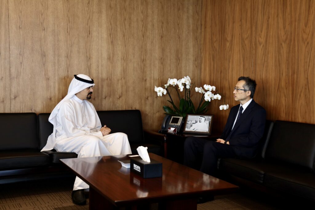 2022年6月5日、KDIPAのシェイク・メシャール・ジャベール・アル・アーメド・アル・サバーハ長官が森野泰成駐クウェート日本大使と面会した。(提供：KDIPA)