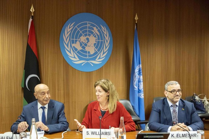 ジュネーブの国連本部にて、左から、リビア東部拠点の議会のアギラ・サレハ議長、リビア担当国連特別顧問のステファニー・ウィリアムズ氏、西部拠点の高等国家評議会のハレド・アル・メシュリ議長。（AFP）