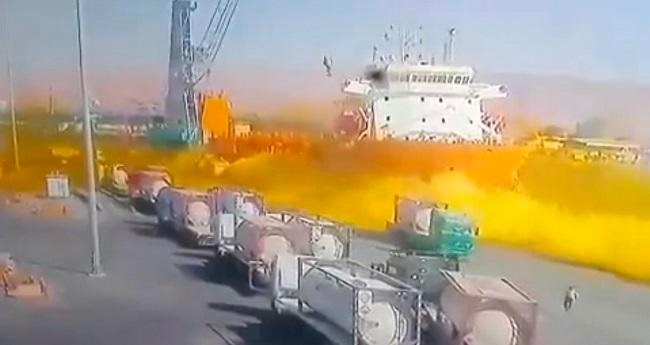 ヨルダンのアカバ港で貯蔵タンクから有毒ガスが漏れ、少なくとも10人が死亡、230人以上が病院で治療を受けている。（スクリーンショット／ヨルダンTV）
