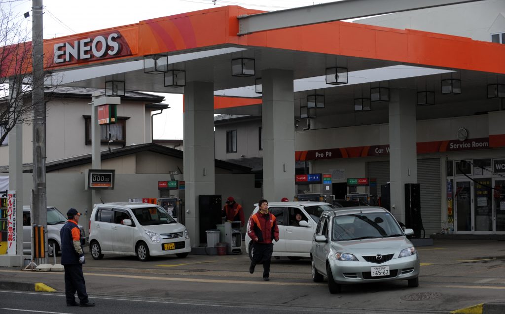 日本は、石油販売業者に対するガソリン補助金を、36.7円（0.28ドル）に引き下げた。（AFP通信）