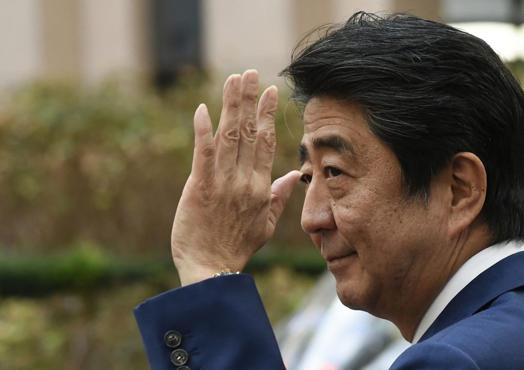日本の安倍晋三元首相の死後、アラブの指導者や政府が哀悼の意を表明している。（AFP）