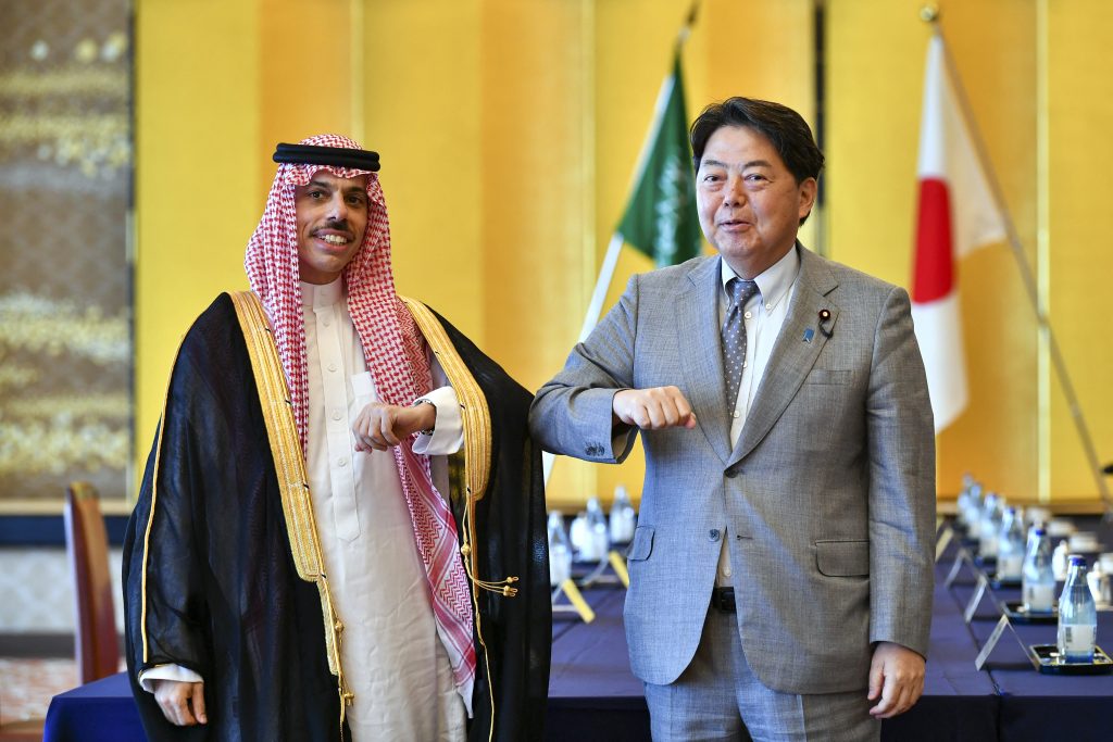 サウジアラビアの外相であるファルハーン王子は、サウジアラビアはさまざまな分野での協力を通じて日本との関係をさらに強化していきたいと述べた。