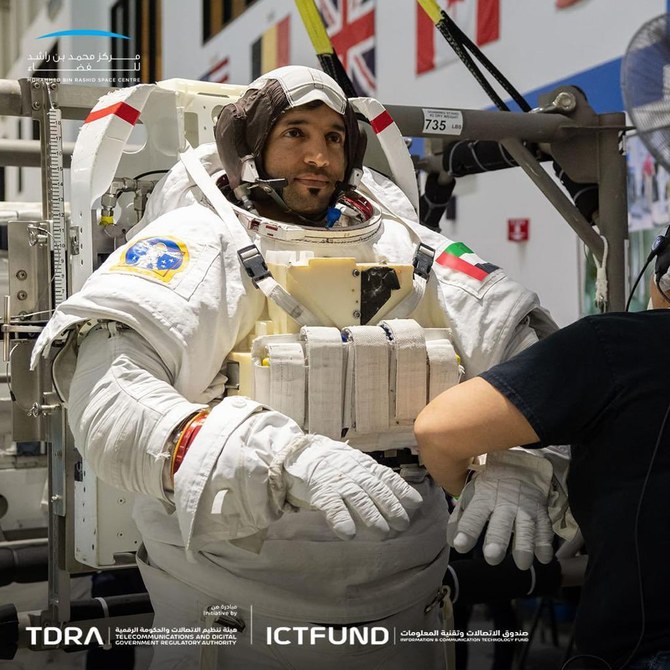 スルタン・アル・ネヤディ氏は、同国初の宇宙飛行士の2人のうちの1人として、この4年間集中的な訓練に取り組んできた。（ドバイ・メディア・オフィス）